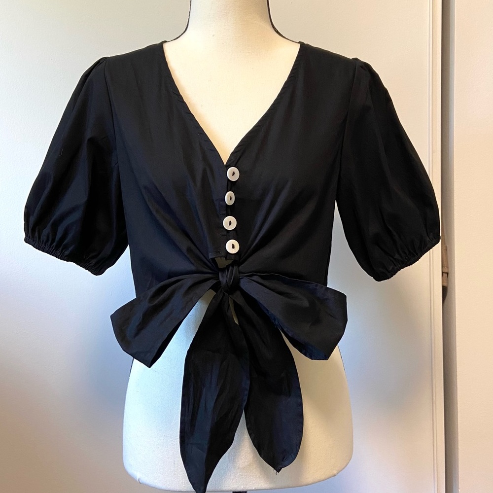 N.W.L. Black Cropped Tie-Front Puff Sleeve Top - Size: M